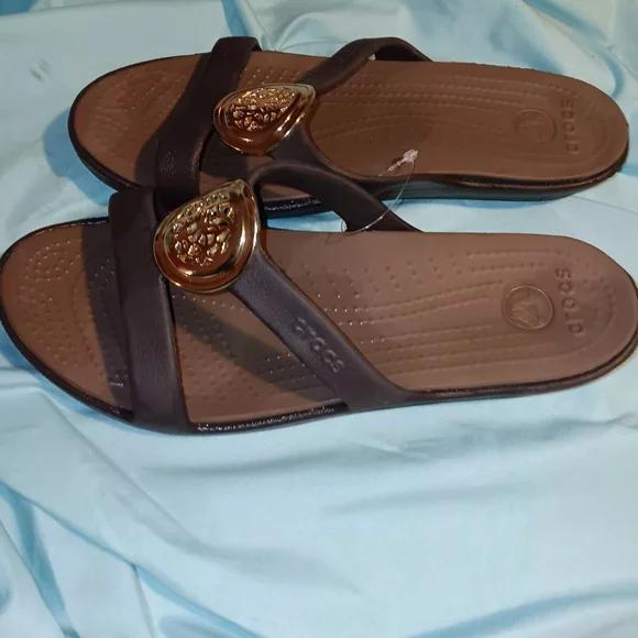 CROCS Brown Sandals with Gold Accent Womens Sz 8 - Picture 4 of 6